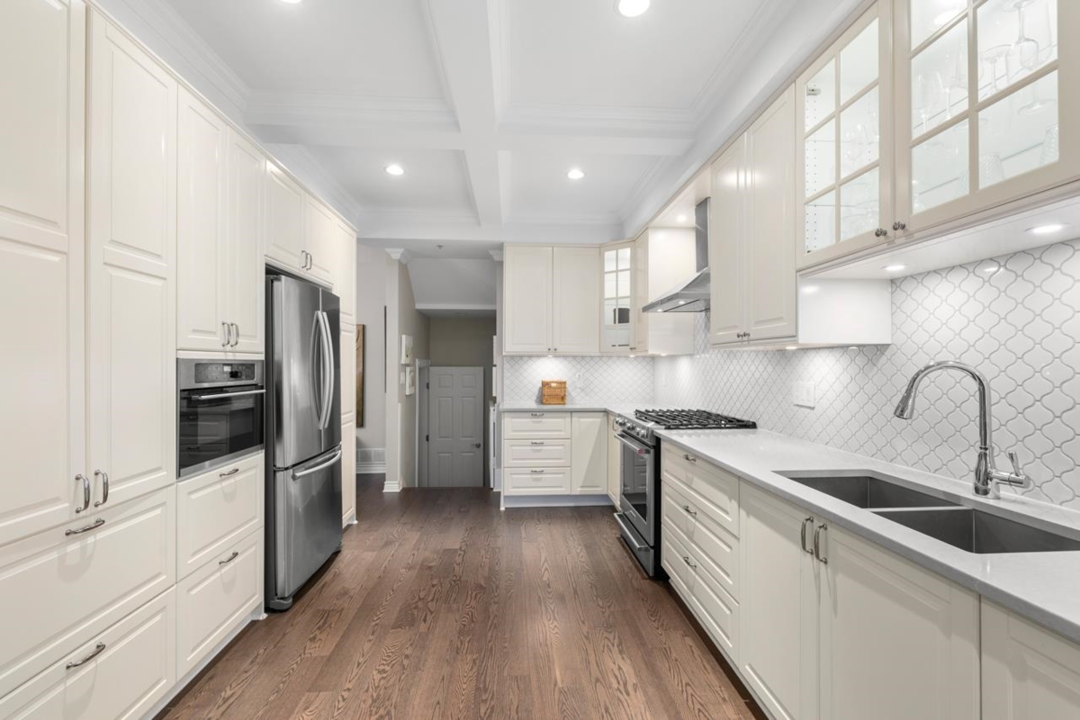 Walk-In Closet Photo of 3135 Sunnyhurst Road, North Vancouver, BC