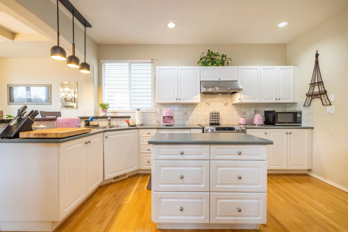 Breakfast Nook Photo of 15638 33 Avenue, Surrey, BC