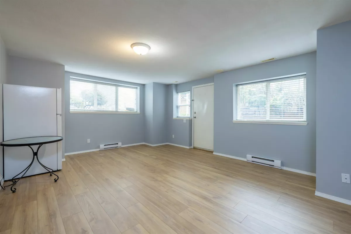 Entry Foyer Photo of 15638 33 Avenue, Surrey, BC