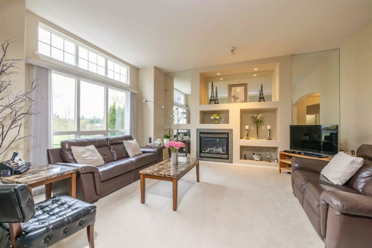 Living Room Photo of 15638 33 Avenue, Surrey, BC