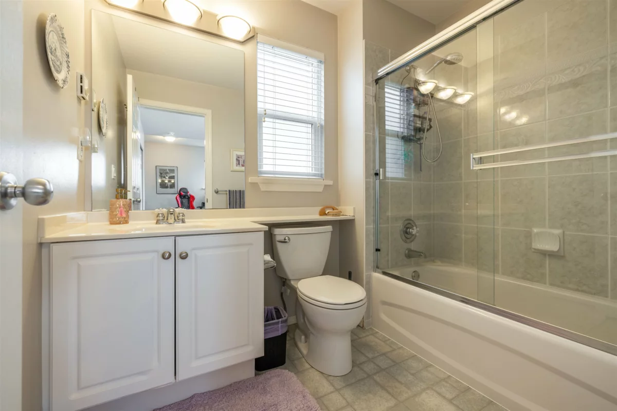 Mudroom Photo of 15638 33 Avenue, Surrey, BC