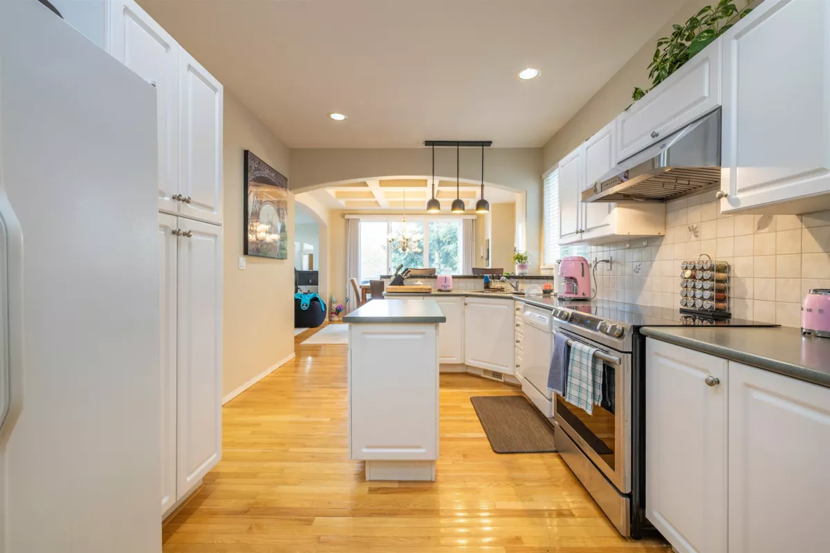 Pantry Photo of 15638 33 Avenue, Surrey, BC