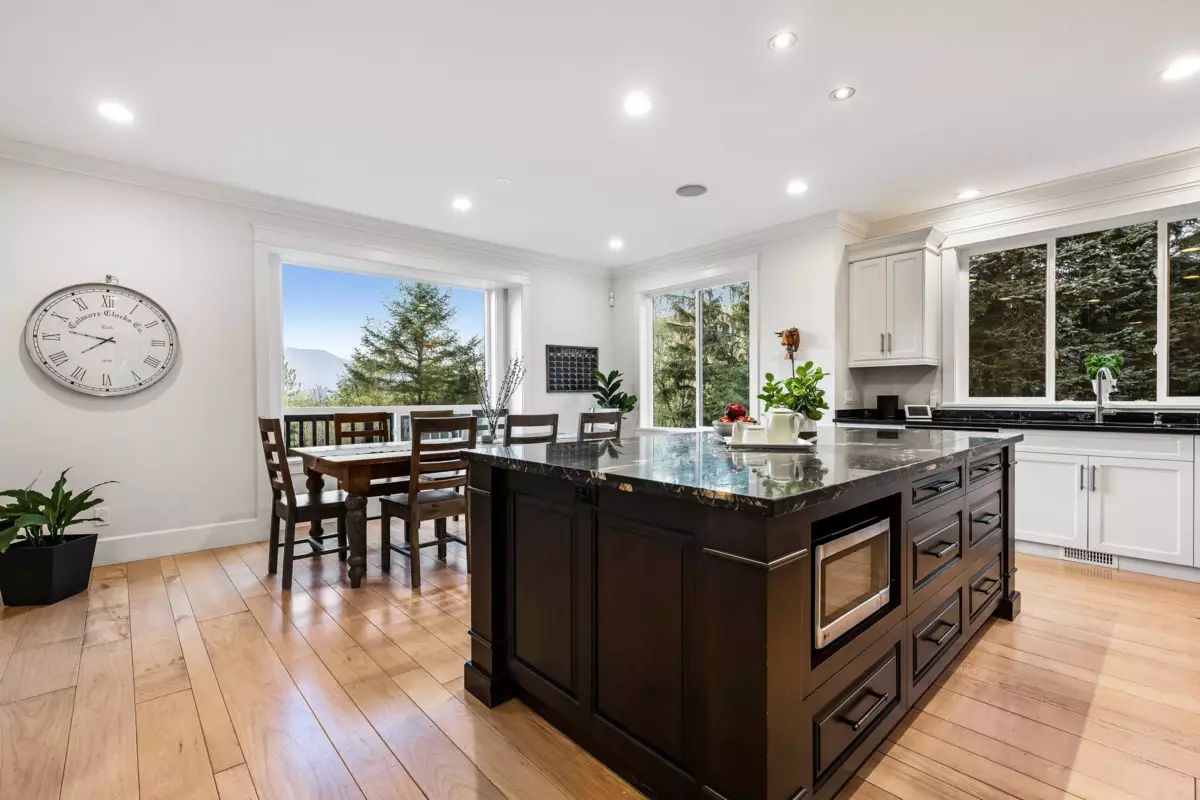 Breakfast Nook Photo of 6027 Dunkerley Road, Abbotsford, BC