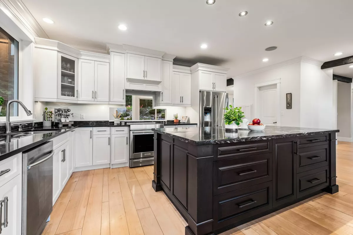 Primary Bathroom Photo of 6027 Dunkerley Road, Abbotsford, BC