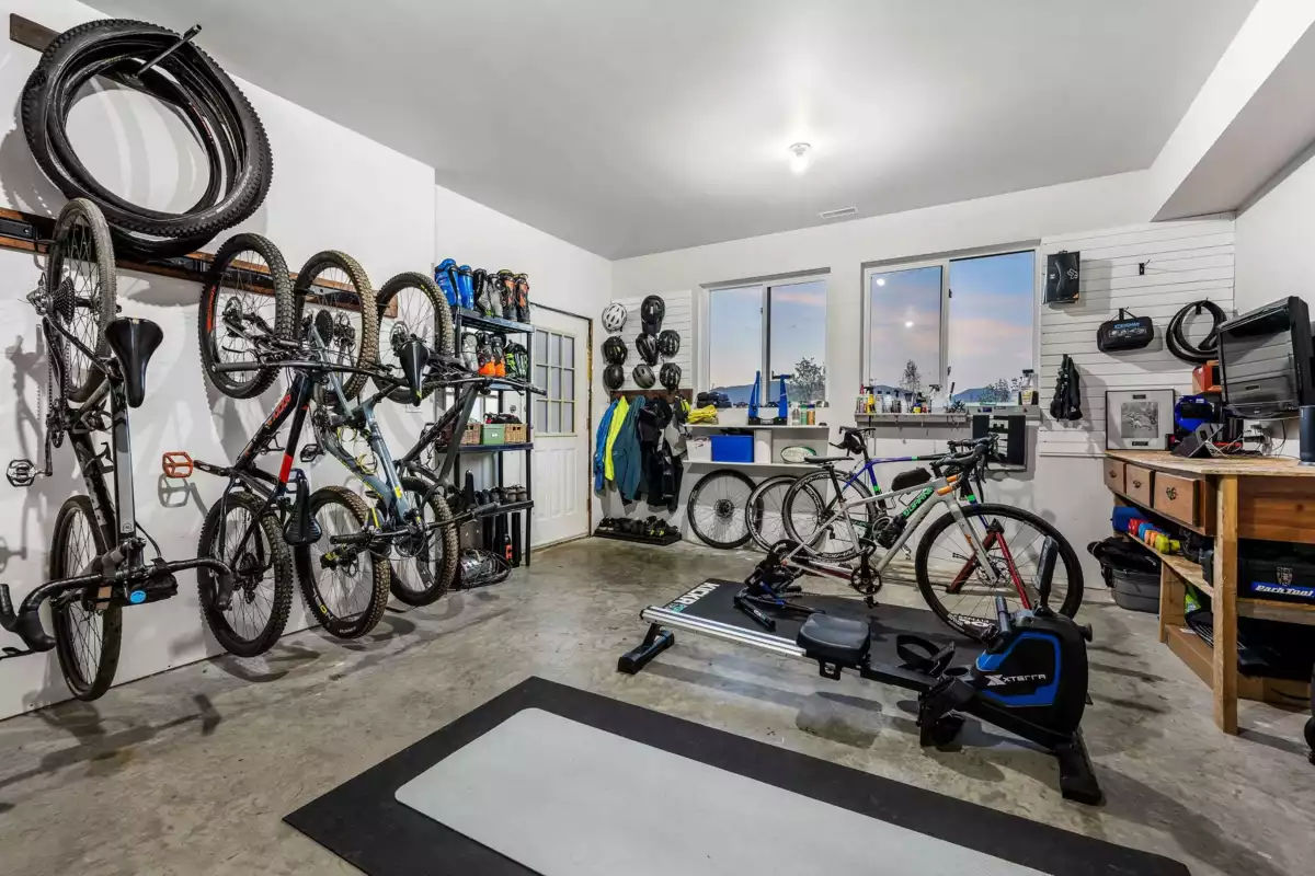 Swimming Pool Photo of 6027 Dunkerley Road, Abbotsford, BC