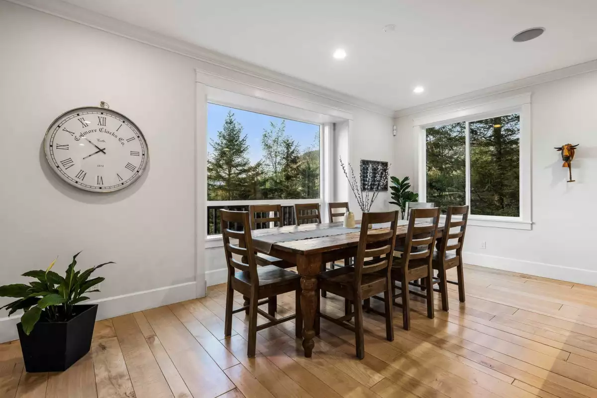 Walk-In Closet Photo of 6027 Dunkerley Road, Abbotsford, BC