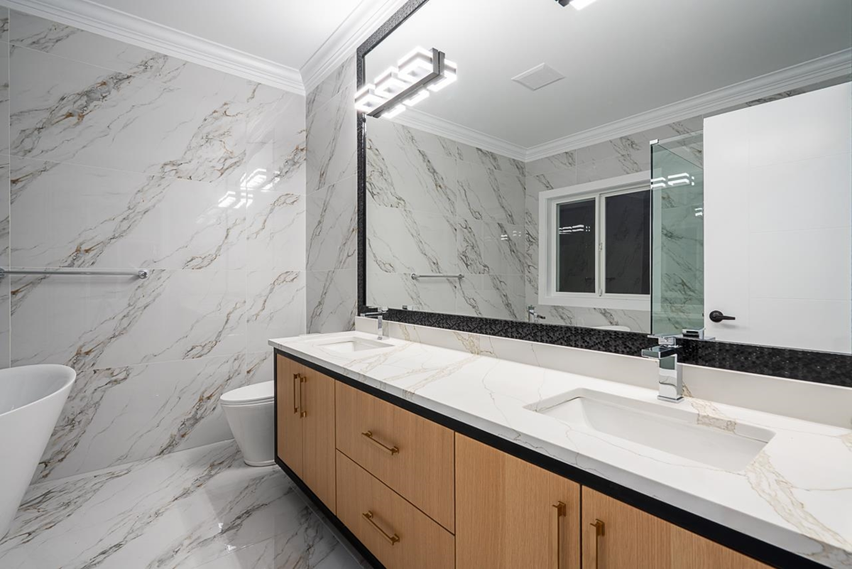 Entry Foyer Photo of 10671 127a Street, Surrey, BC