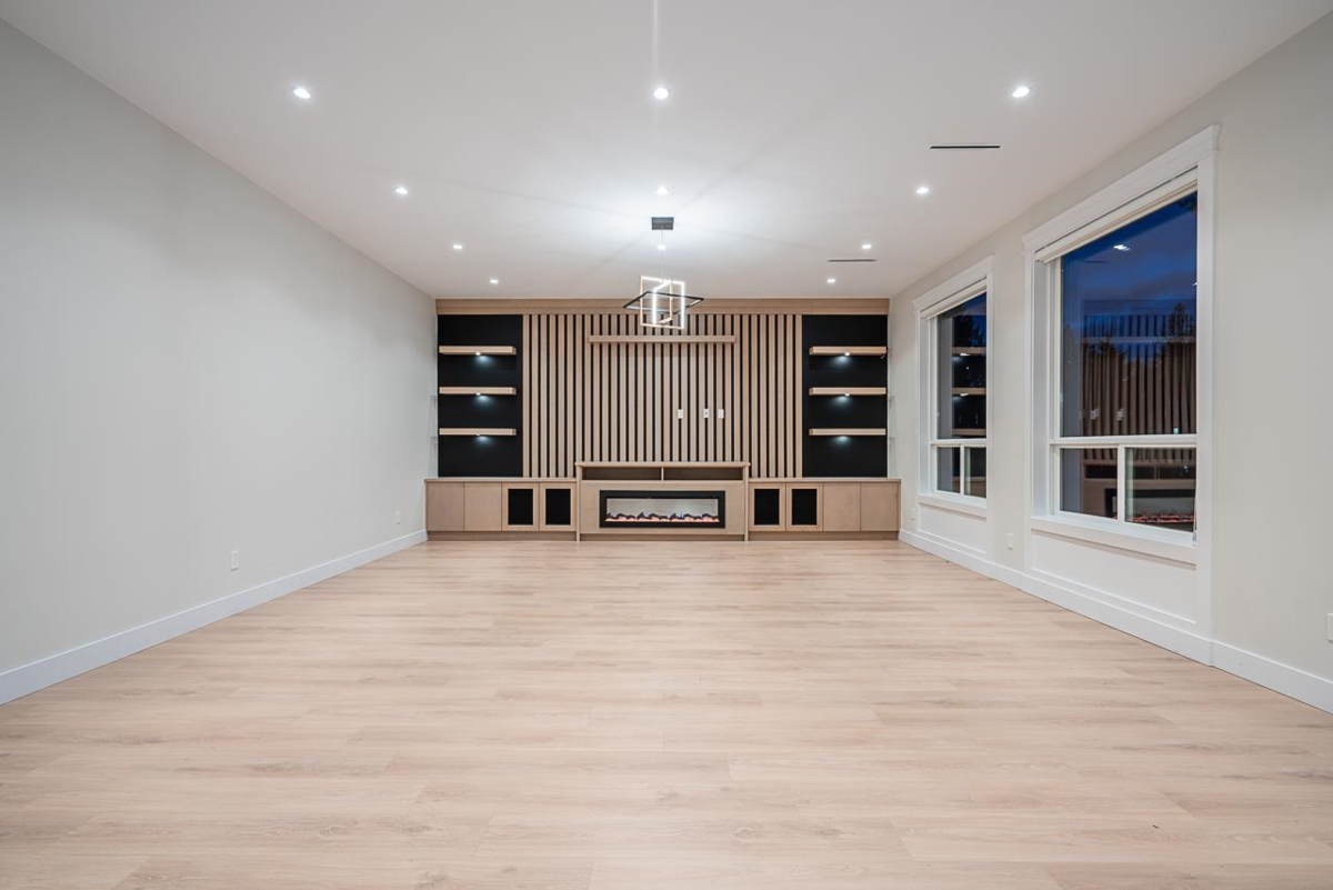 Kitchen Island Photo of 10671 127a Street, Surrey, BC