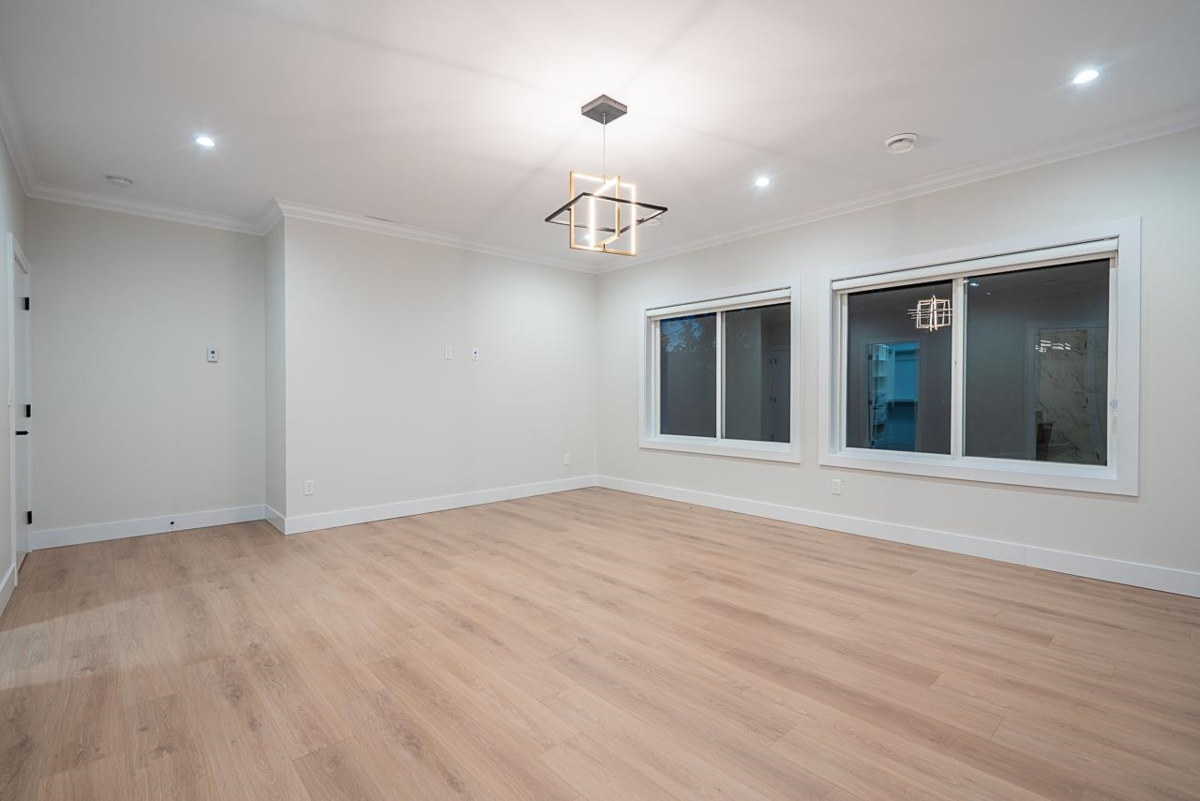 Laundry Room Photo of 10671 127a Street, Surrey, BC