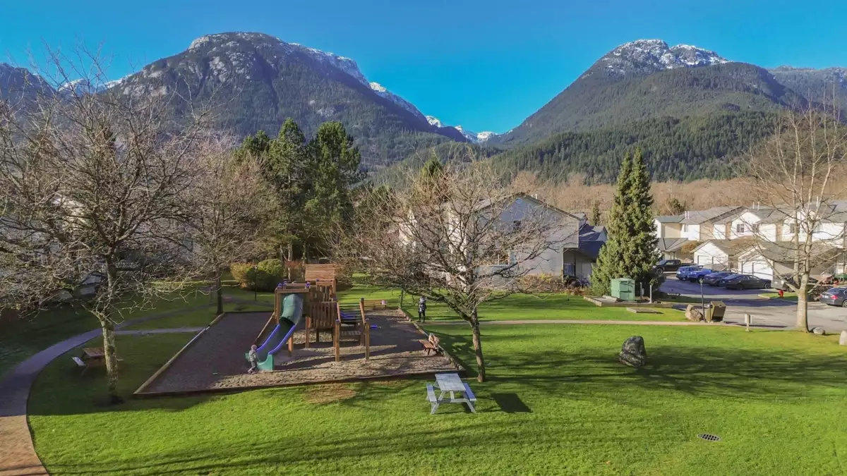 Basement Recreation Room Photo of 34 39920 Government Road, Squamish, BC