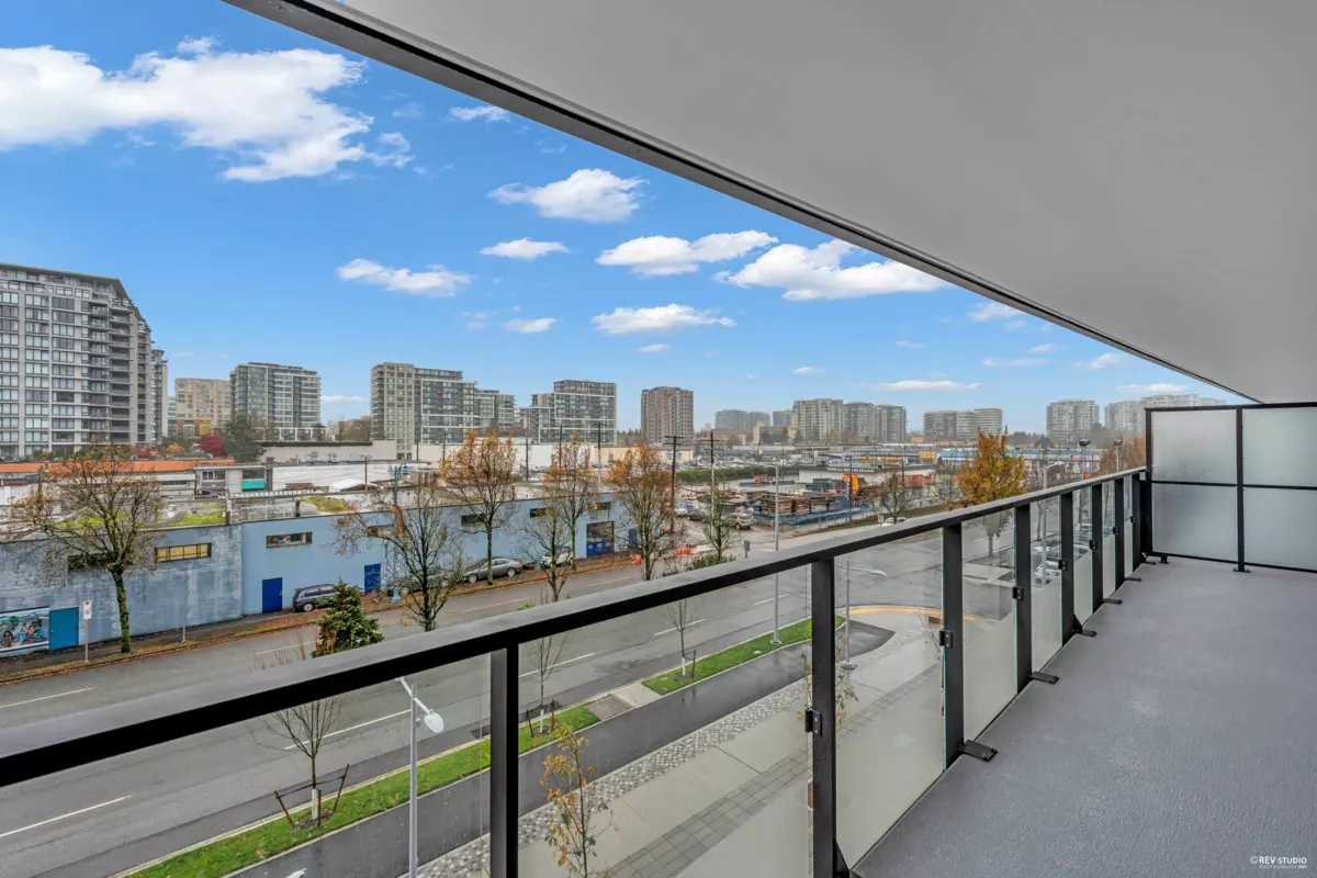 Dining Area Photo of 405 7977 Lansdowne Road, Richmond, BC