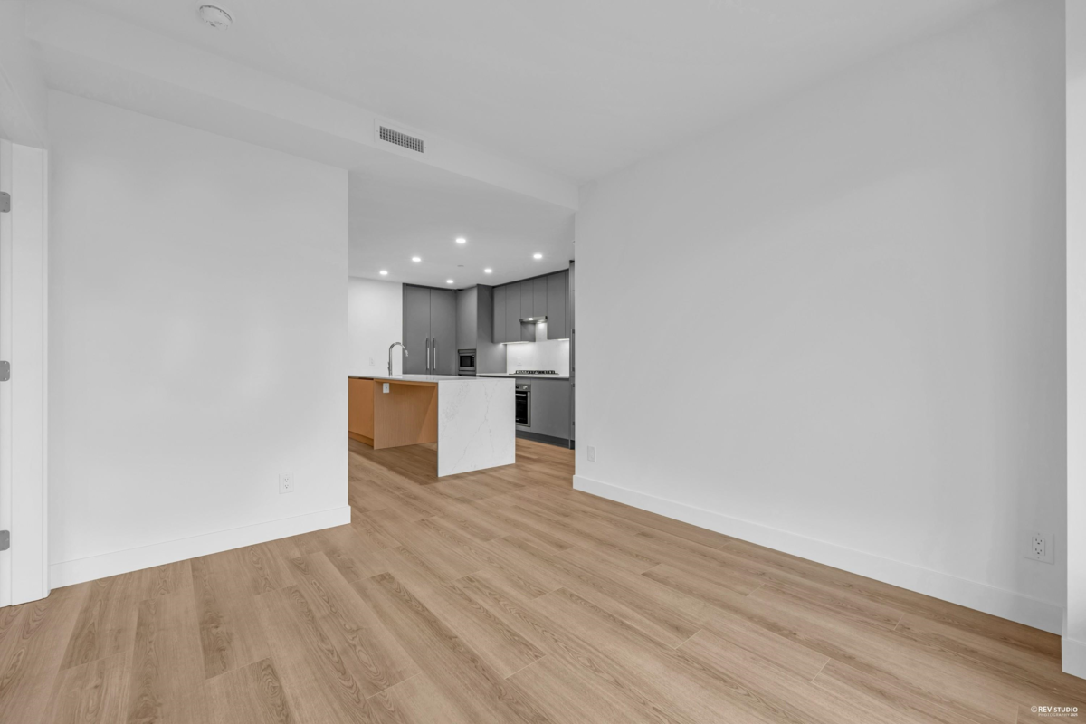 Walk-In Closet Photo of 405 7977 Lansdowne Road, Richmond, BC