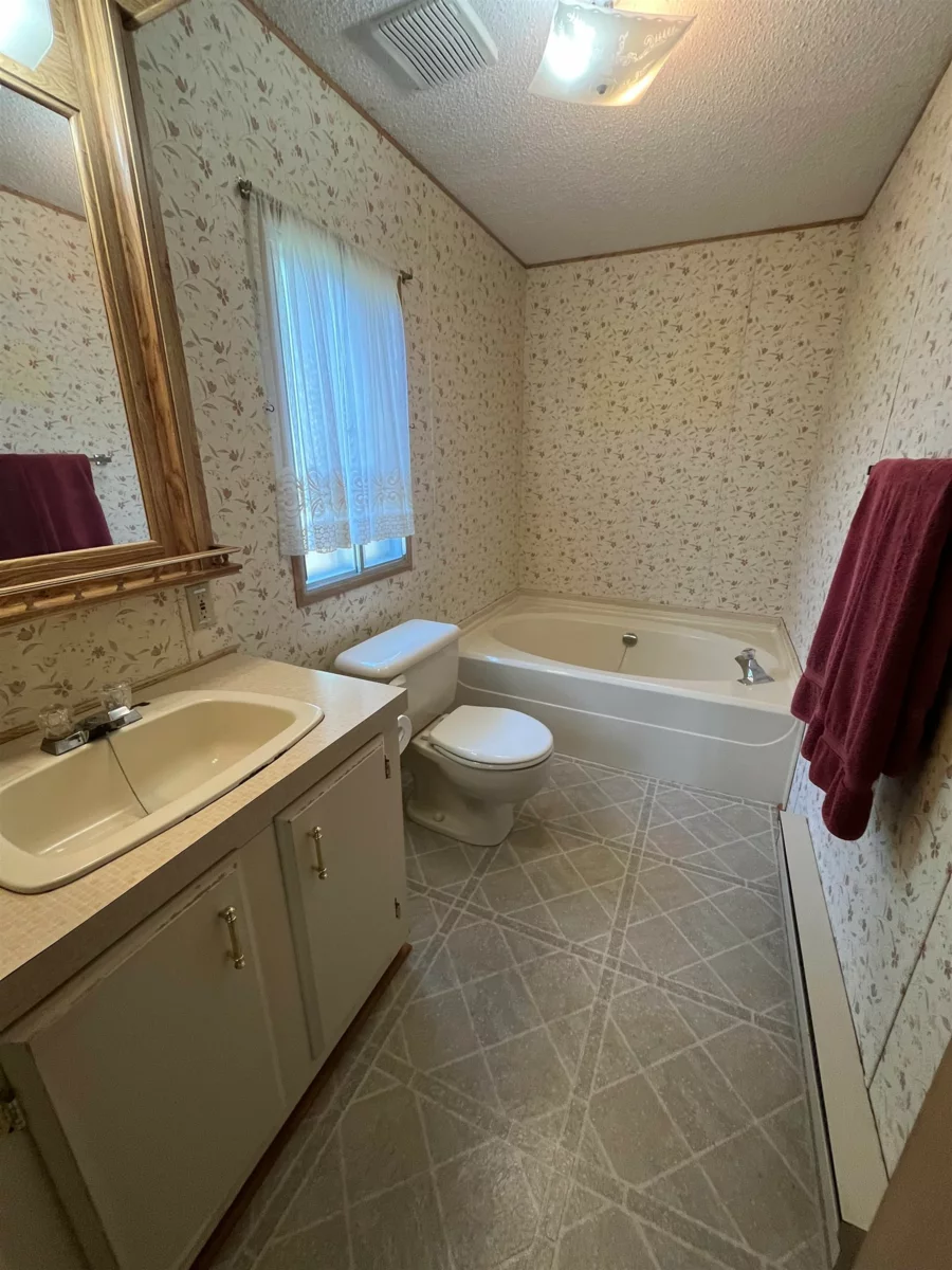 Primary Bathroom Photo of 29 4116 Browning Road, Sechelt, BC