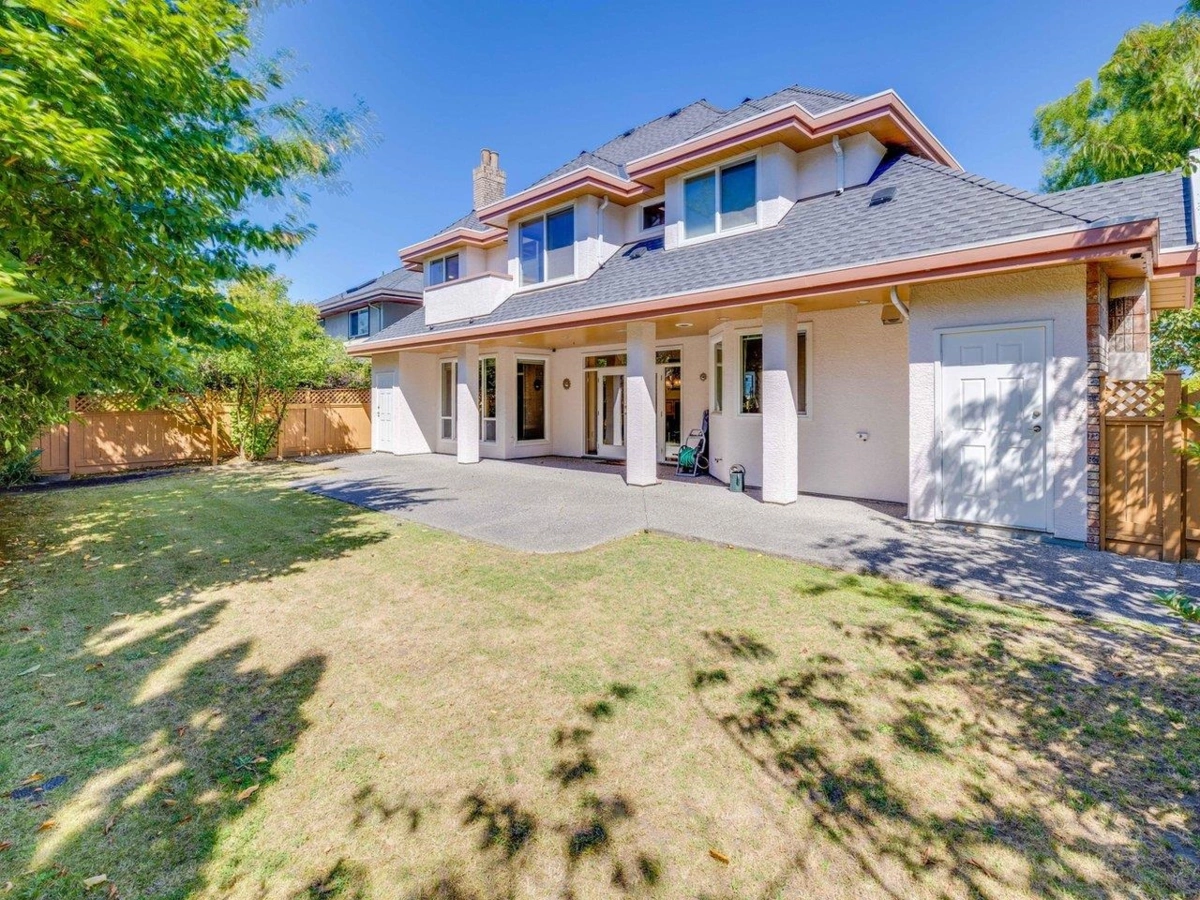 Front Yard Photo of 3340 River Road, Richmond, BC