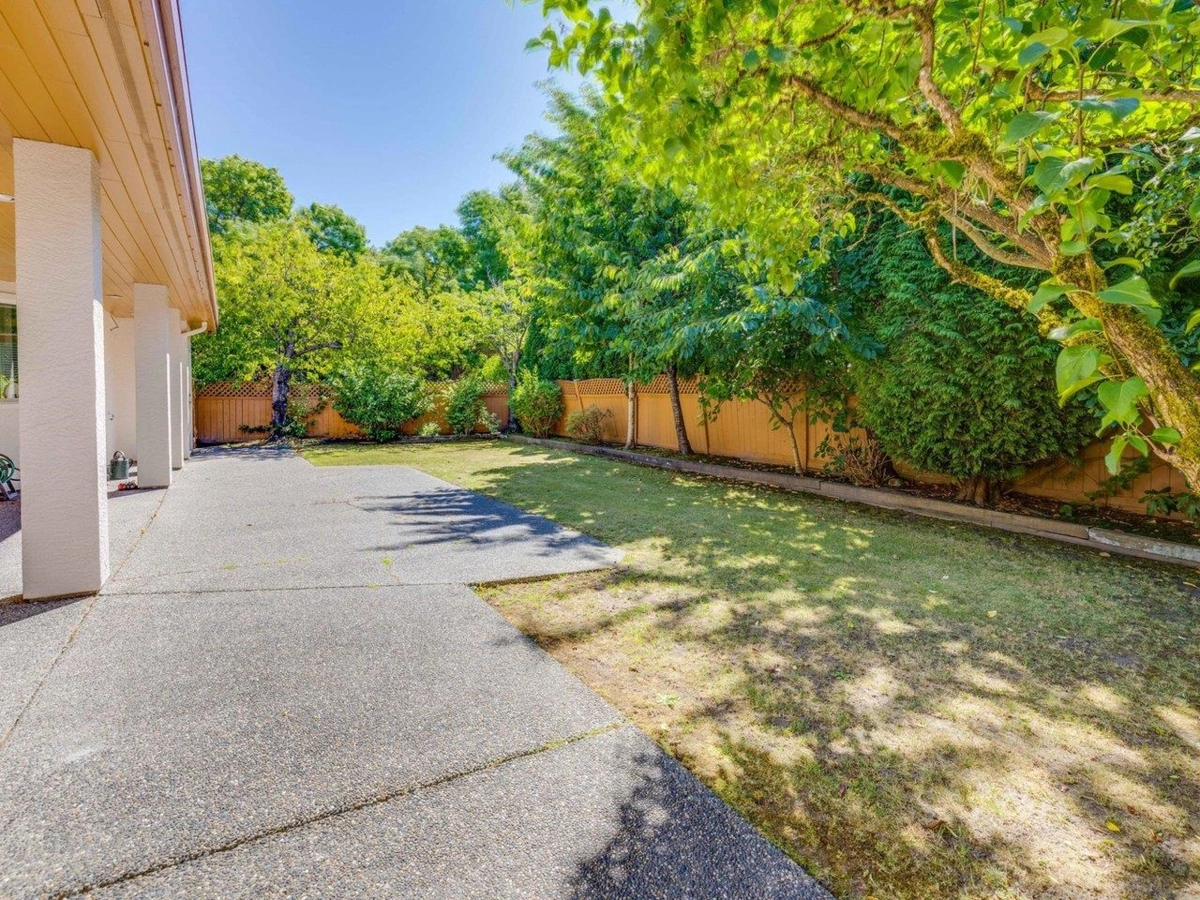 Garden / Landscaping Photo of 3340 River Road, Richmond, BC