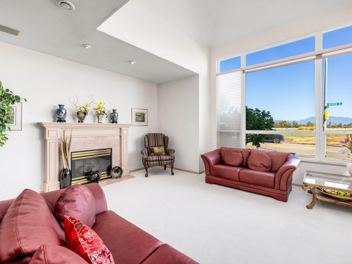 Kitchen Island Photo of 3340 River Road, Richmond, BC