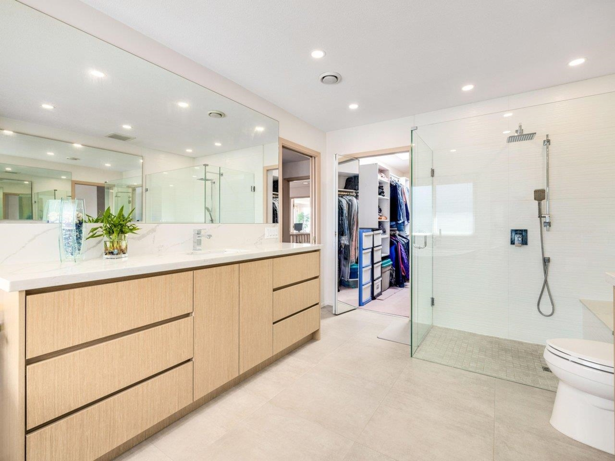 Laundry Room Photo of 3340 River Road, Richmond, BC