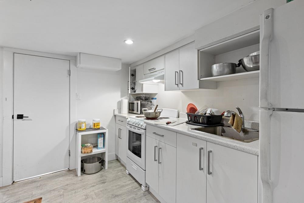 Breakfast Nook Photo of 13115 107a Avenue, Surrey, BC