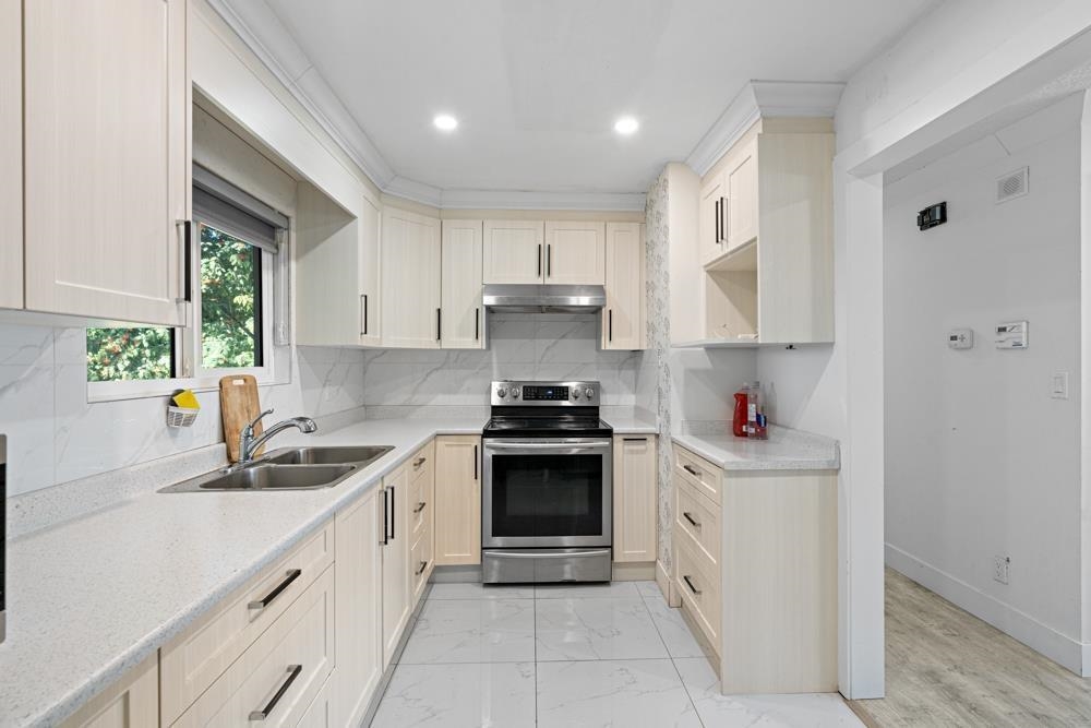 Family Room Photo of 13115 107a Avenue, Surrey, BC