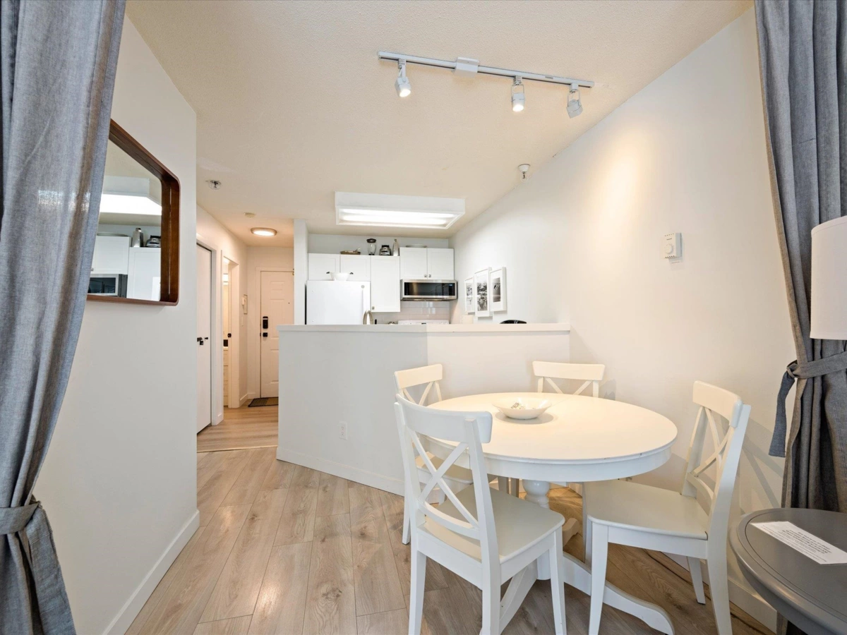 Kitchen Island Photo of 253 4340 Lorimer Road, Whistler, BC