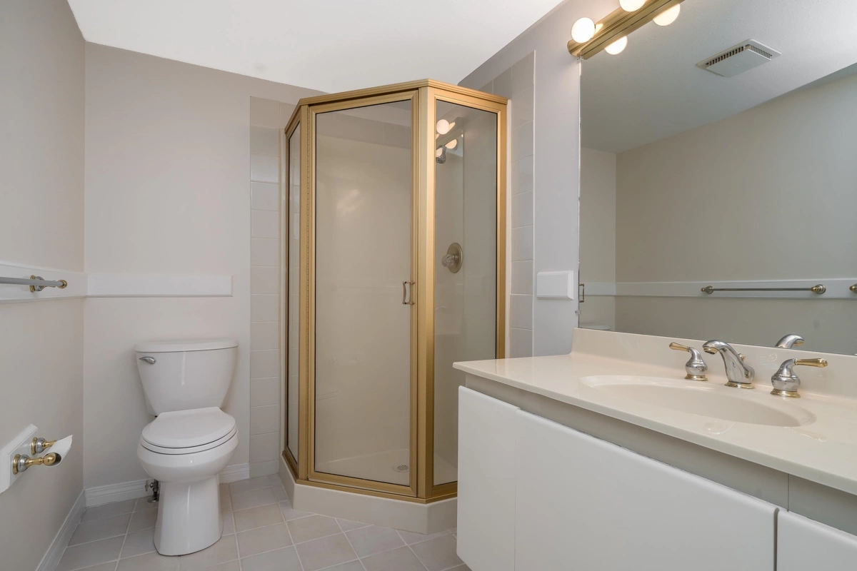 Backyard Photo of 505 1220 Fir Street, White Rock, BC