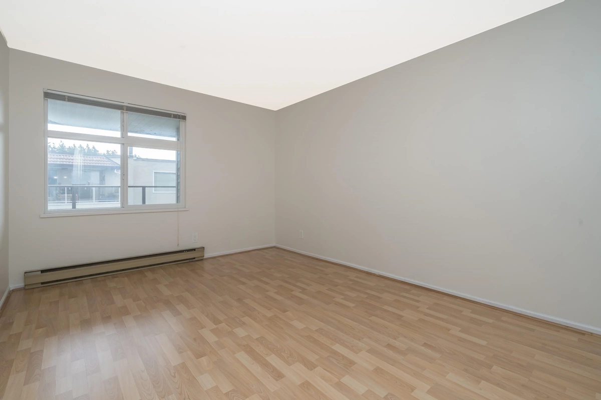 Entry Foyer Photo of 505 1220 Fir Street, White Rock, BC