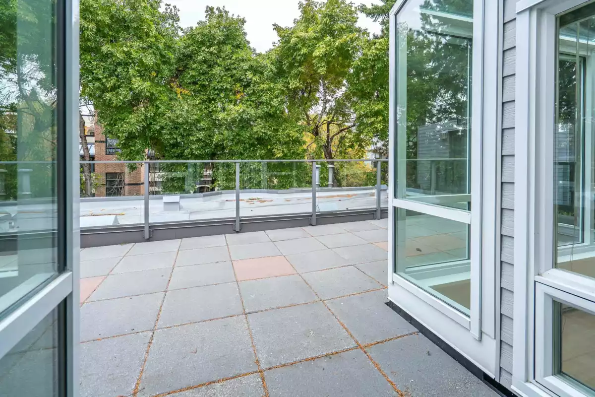 Front Yard Photo of 505 1220 Fir Street, White Rock, BC