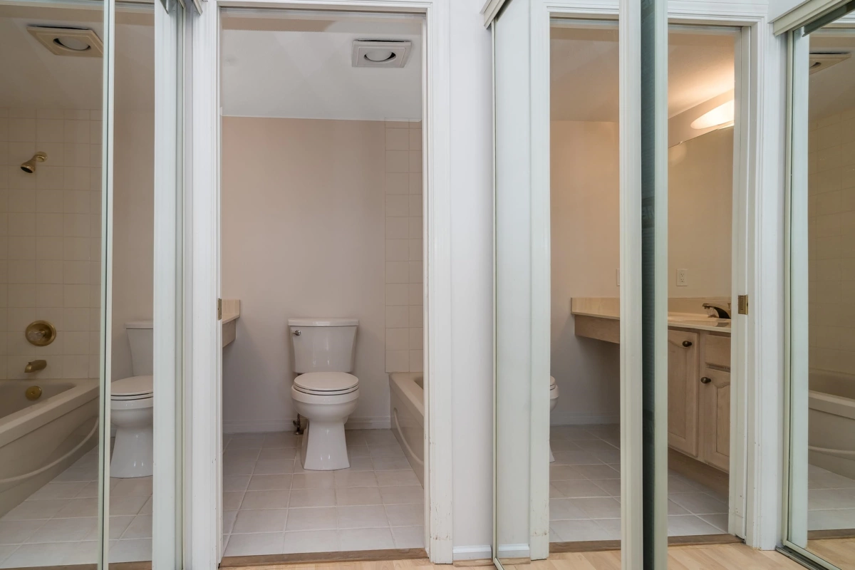 Garage Interior Photo of 505 1220 Fir Street, White Rock, BC