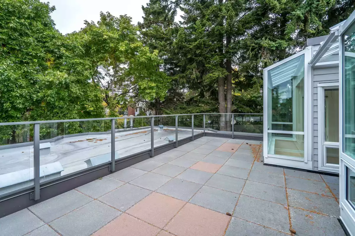 Garden / Landscaping Photo of 505 1220 Fir Street, White Rock, BC