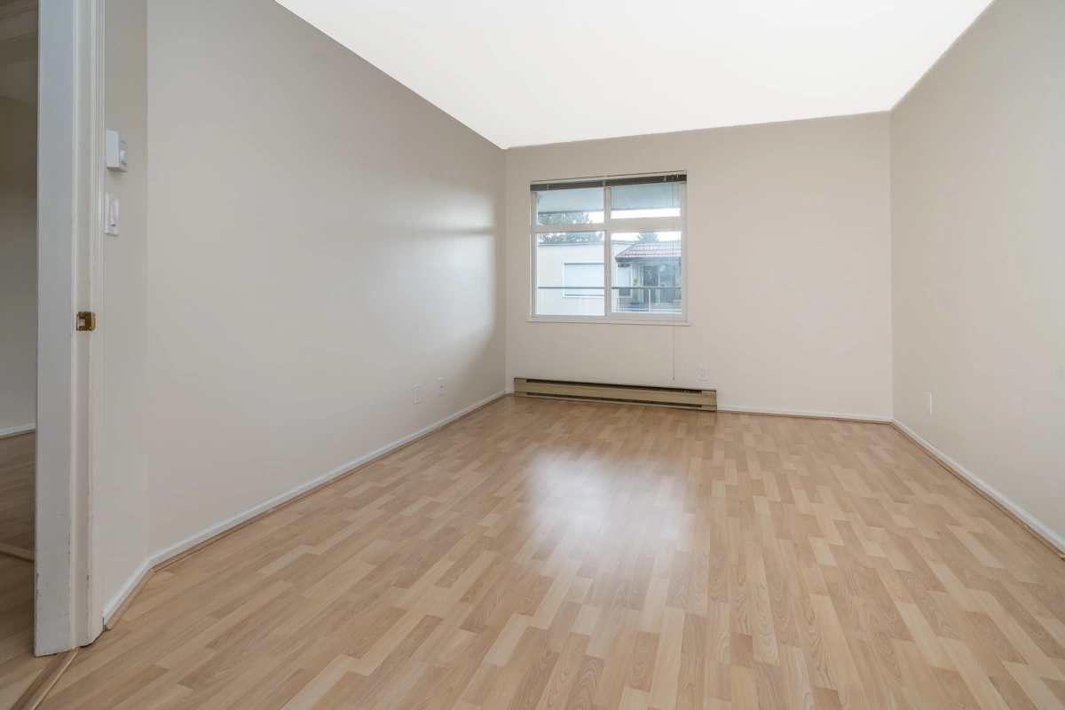 Hallway Photo of 505 1220 Fir Street, White Rock, BC