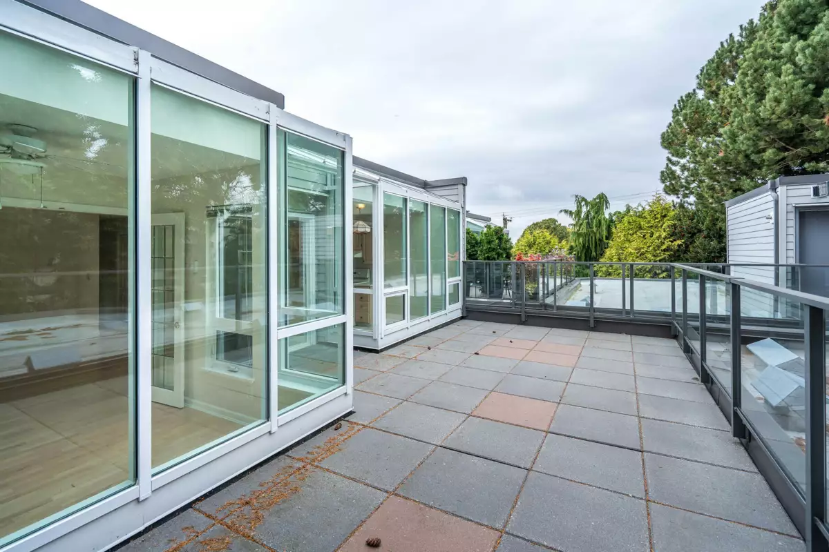 Hot Tub / Spa Photo of 505 1220 Fir Street, White Rock, BC