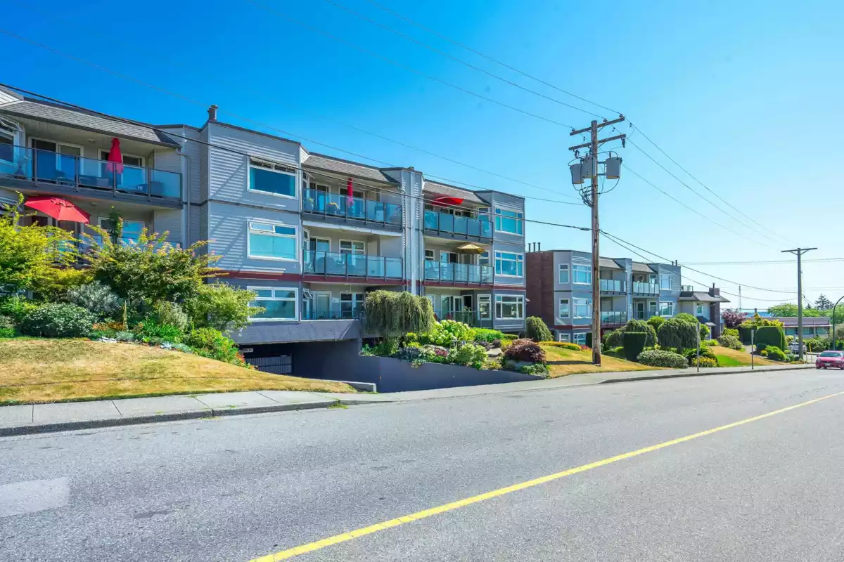 Kitchen Photo of 505 1220 Fir Street, White Rock, BC