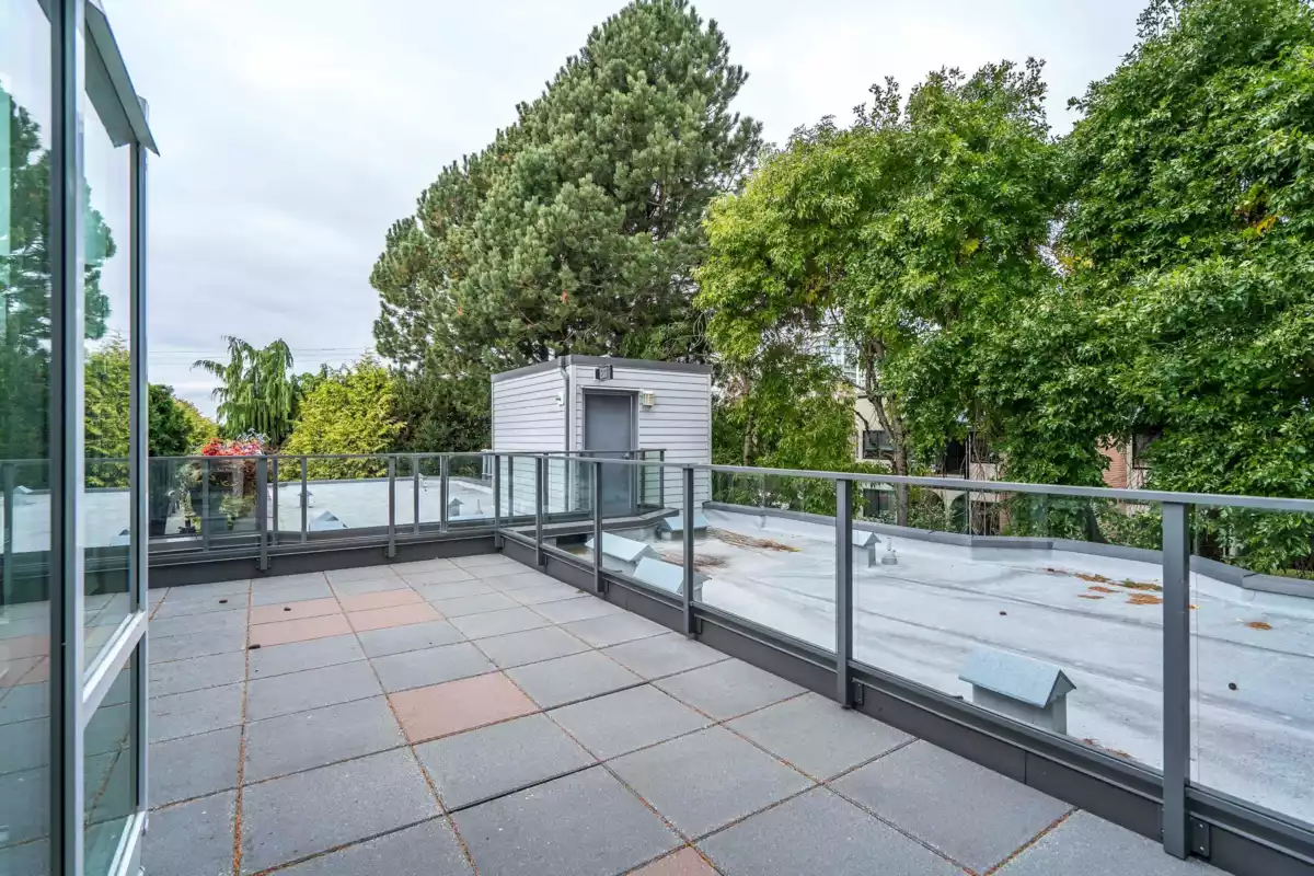 Outdoor Kitchen Photo of 505 1220 Fir Street, White Rock, BC