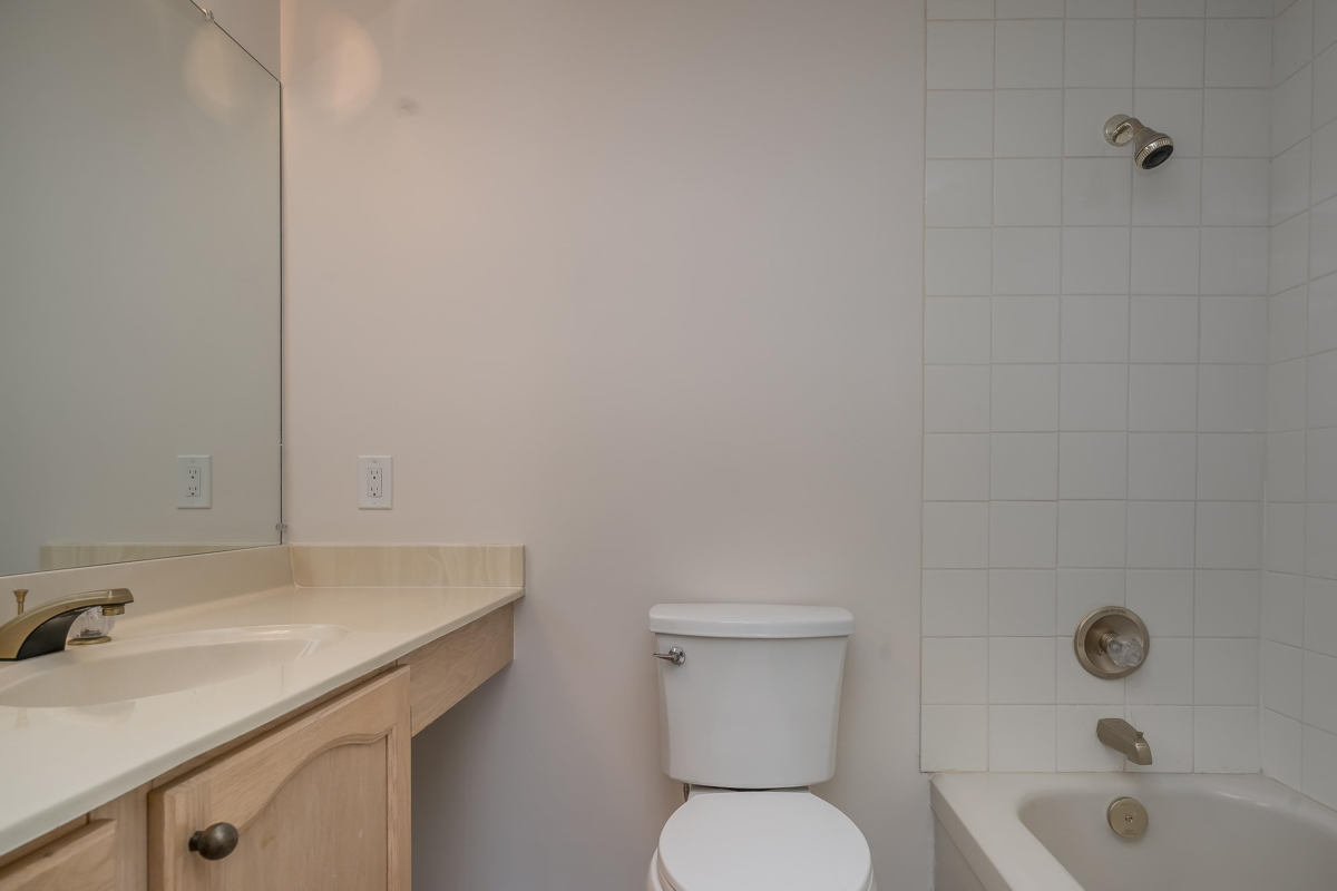 Outdoor Patio Photo of 505 1220 Fir Street, White Rock, BC