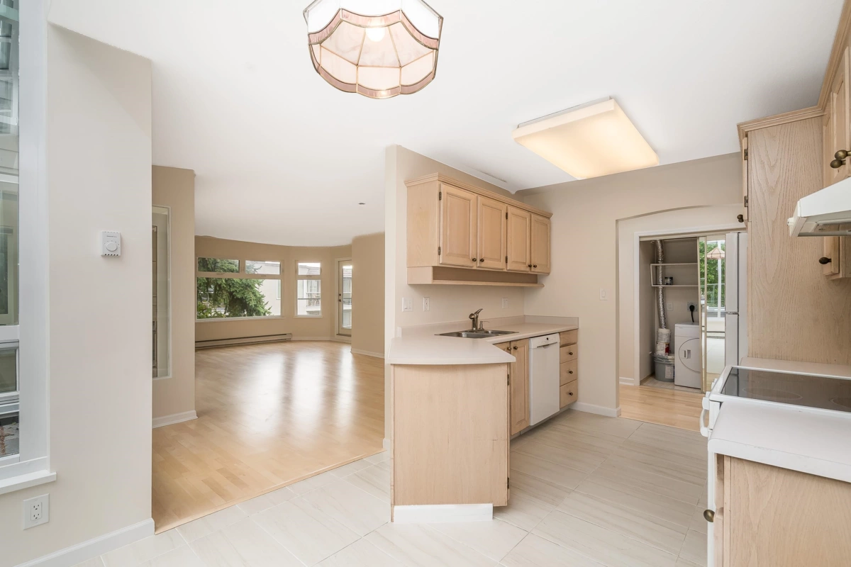 Powder Room Photo of 505 1220 Fir Street, White Rock, BC