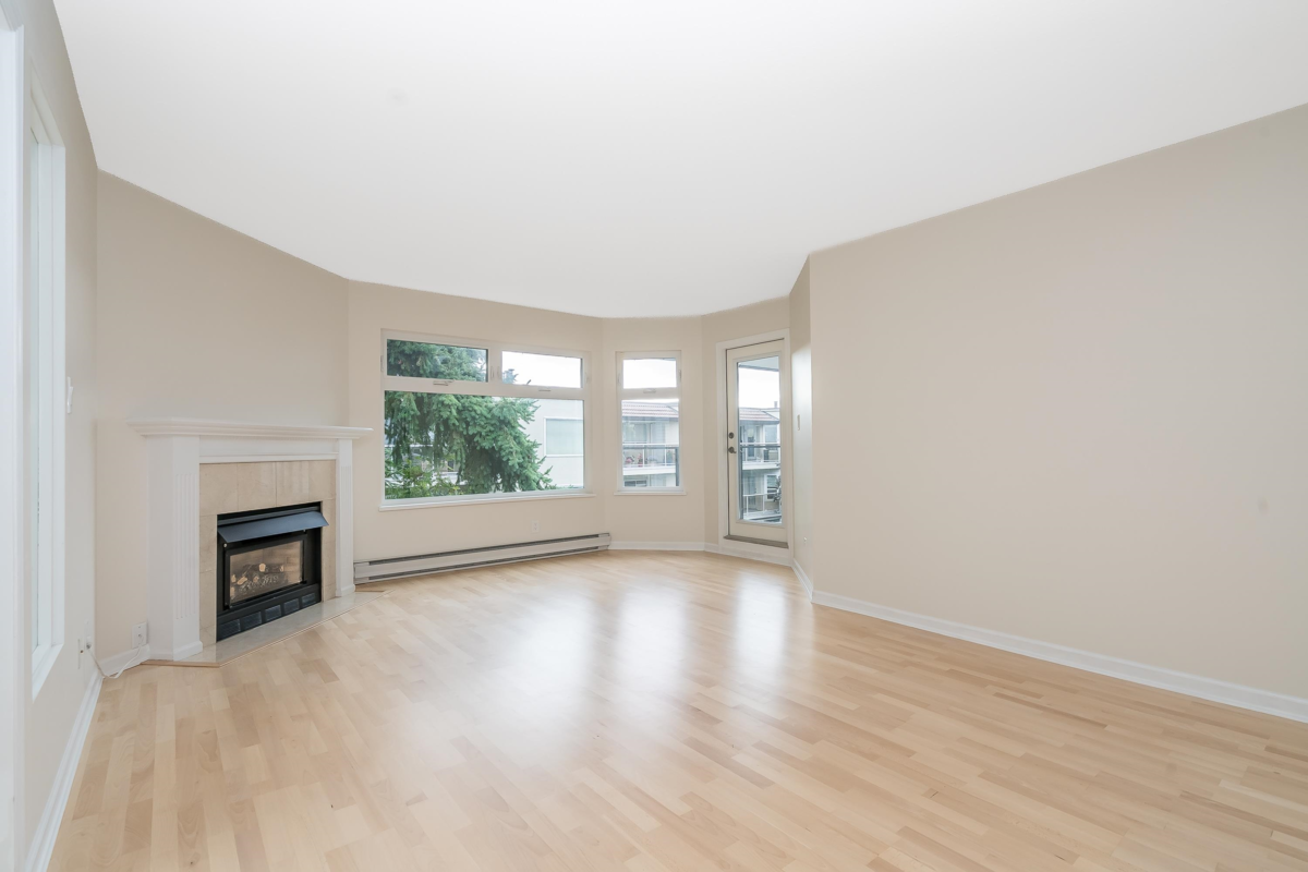 Primary Bathroom Photo of 505 1220 Fir Street, White Rock, BC