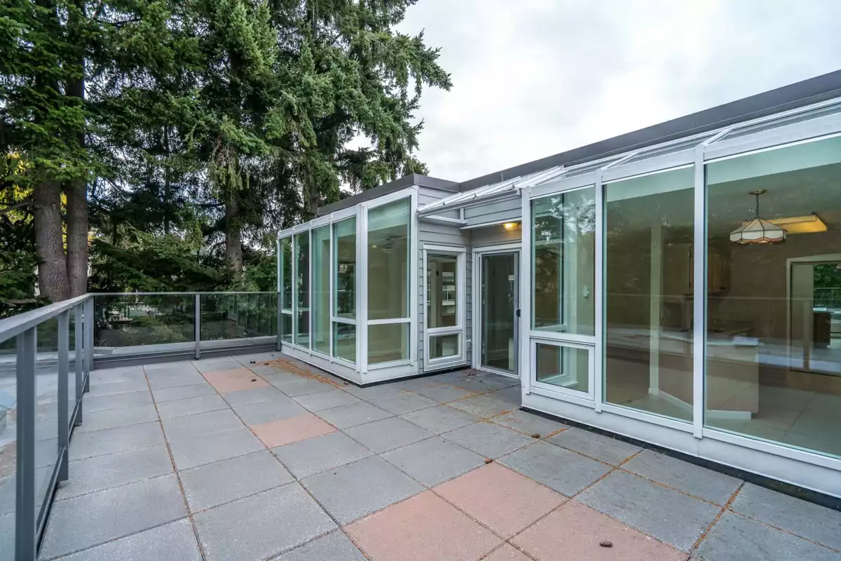 Swimming Pool Photo of 505 1220 Fir Street, White Rock, BC