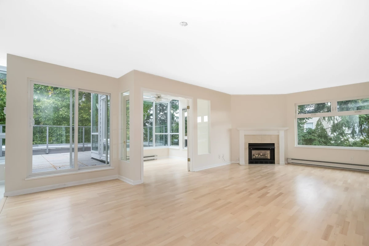 Walk-In Closet Photo of 505 1220 Fir Street, White Rock, BC