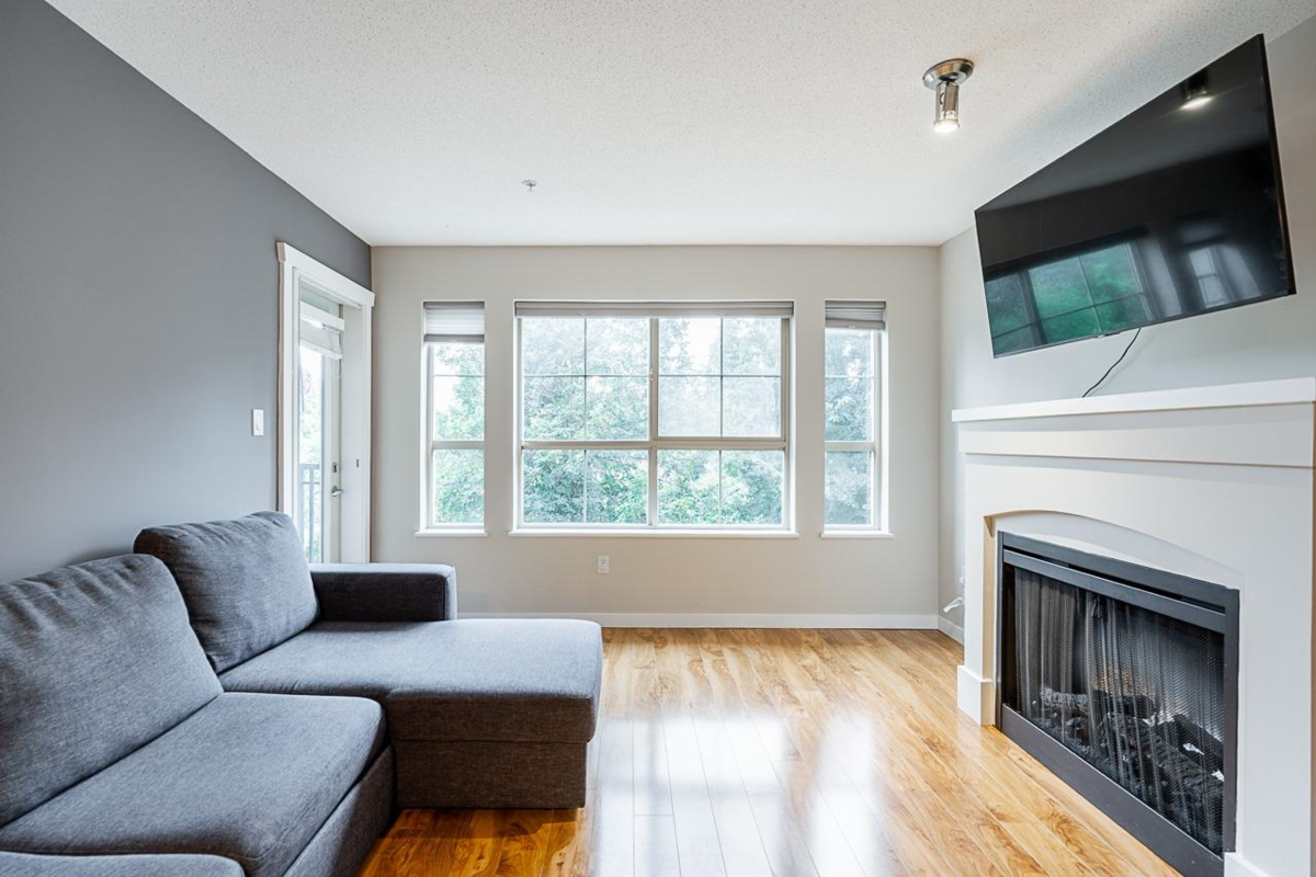 Dining Area Photo of 211 2958 Silver Springs Boulevard, Coquitlam, BC