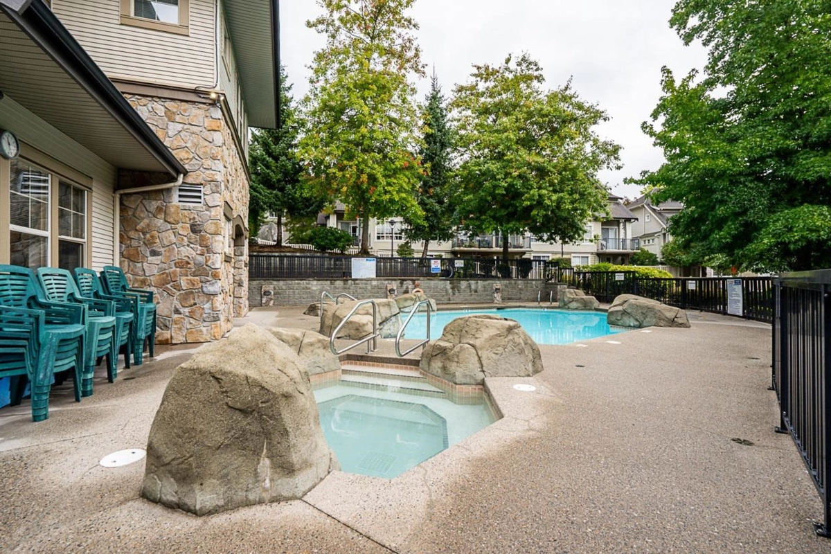 Entry Foyer Photo of 211 2958 Silver Springs Boulevard, Coquitlam, BC