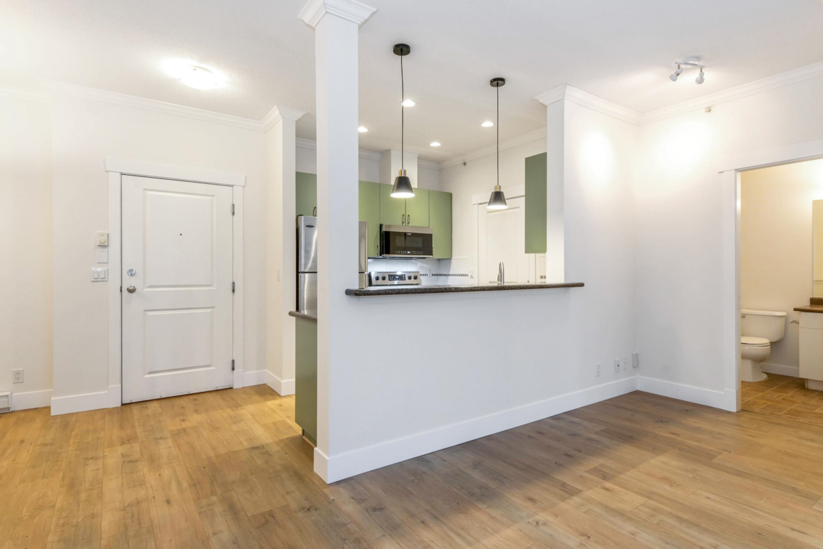 Primary Bedroom Photo of 411 33255 Old Yale Road, Abbotsford, BC