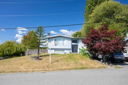 Living Room Photo of 31465 Aerolane Avenue, Abbotsford, BC