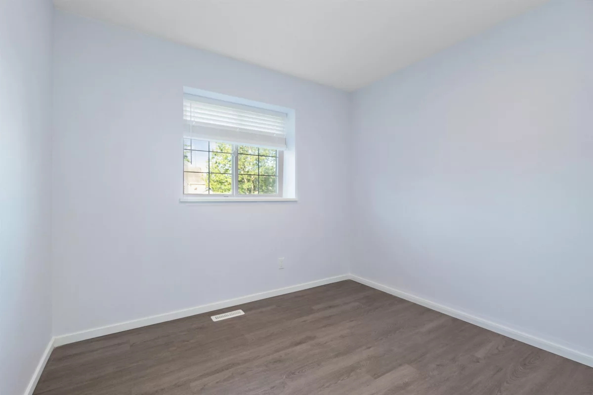 Entry Foyer Photo of 5610 Janis Street, Chilliwack, BC