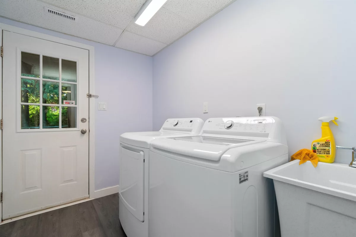 Kitchen Island Photo of 5610 Janis Street, Chilliwack, BC