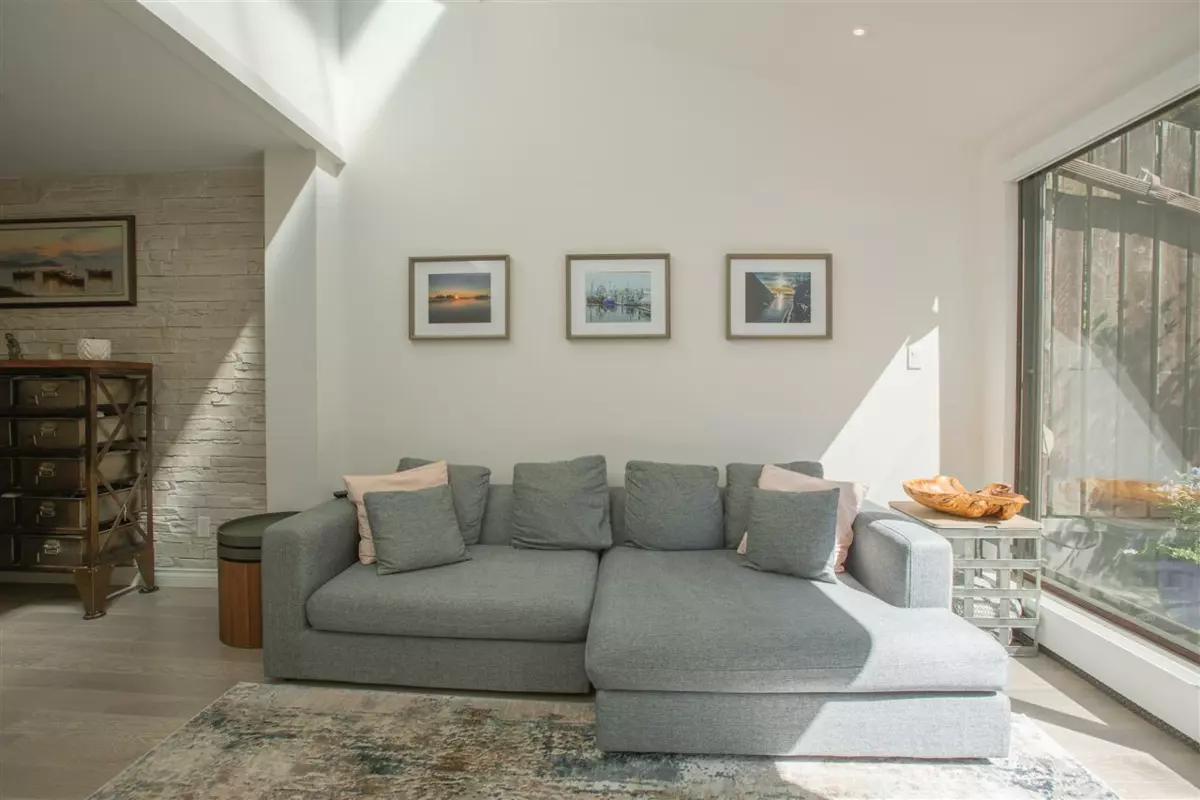 Dining Area Photo of 106 1745 Esquimalt Avenue, West Vancouver, BC