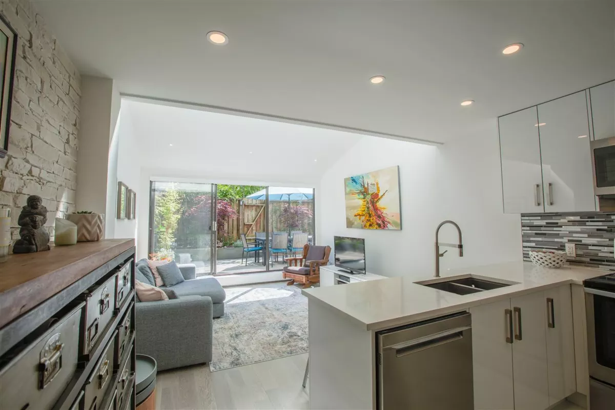 Exterior Front Photo of 106 1745 Esquimalt Avenue, West Vancouver, BC