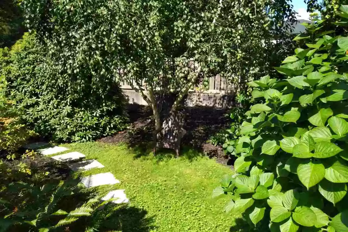Guest Bathroom Photo of 106 1745 Esquimalt Avenue, West Vancouver, BC
