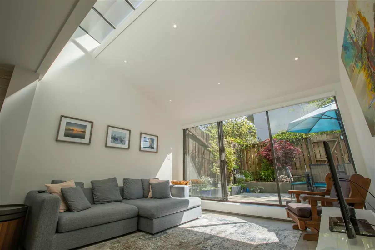 Kitchen Photo of 106 1745 Esquimalt Avenue, West Vancouver, BC