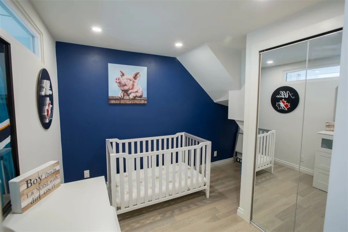 Walk-In Closet Photo of 106 1745 Esquimalt Avenue, West Vancouver, BC