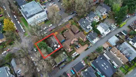 174 W 11th Avenue, Vancouver, BC